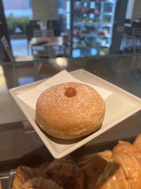 Krapfen con confettura di albicocche